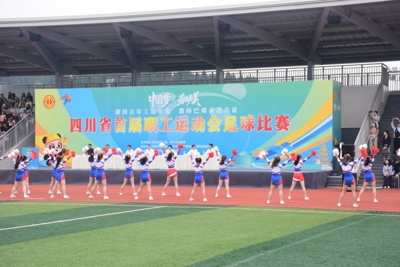 声清脆的哨 声清脆的哨